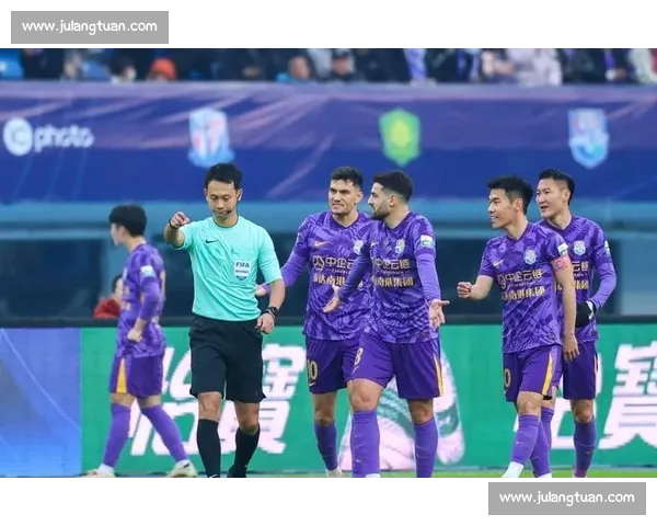 广州恒大鏖战上海申花争冠关键夜老将新星同场爆发引爆中超焦点 广州恒大鏖战上海申花争冠关键夜老将新星同场爆发引爆中超焦点